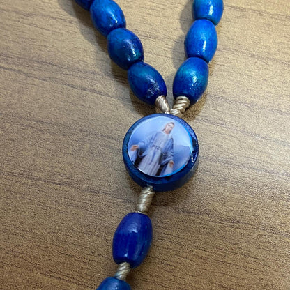 TERÇO DE MADEIRA AZUL NOSSA SENHORA DAS GRAÇAS 08MM (3 UNIDADES)