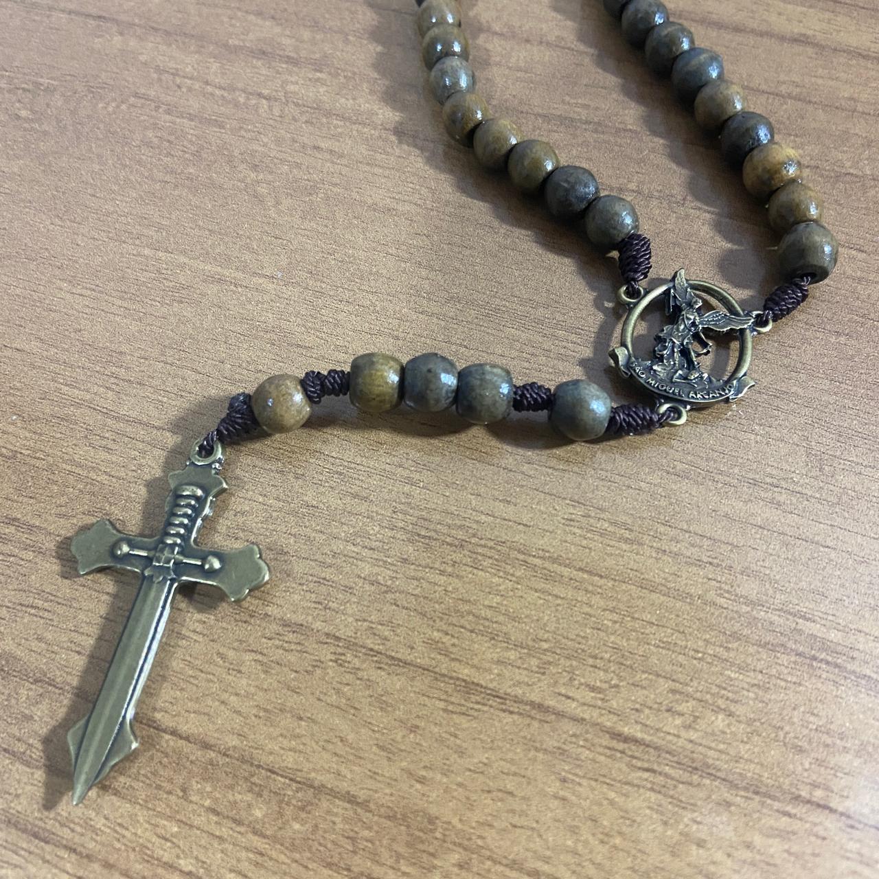 TERÇO DE MADEIRA ESPADA DE SÃO MIGUEL ARCANJO 8MM (1 UNIDADE)