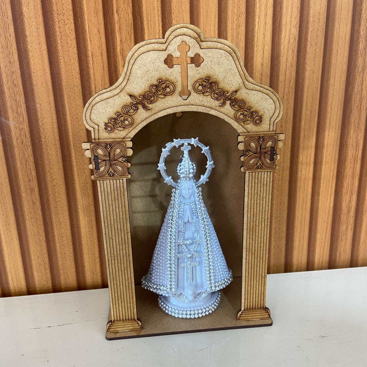 ORATÓRIO DE PAREDE E MESA MDF + IMAGEM DE PLÁSTICO NOSSA SENHORA APARECIDA PRATEADA COM STRASS 15CM (1 UNIDADE)