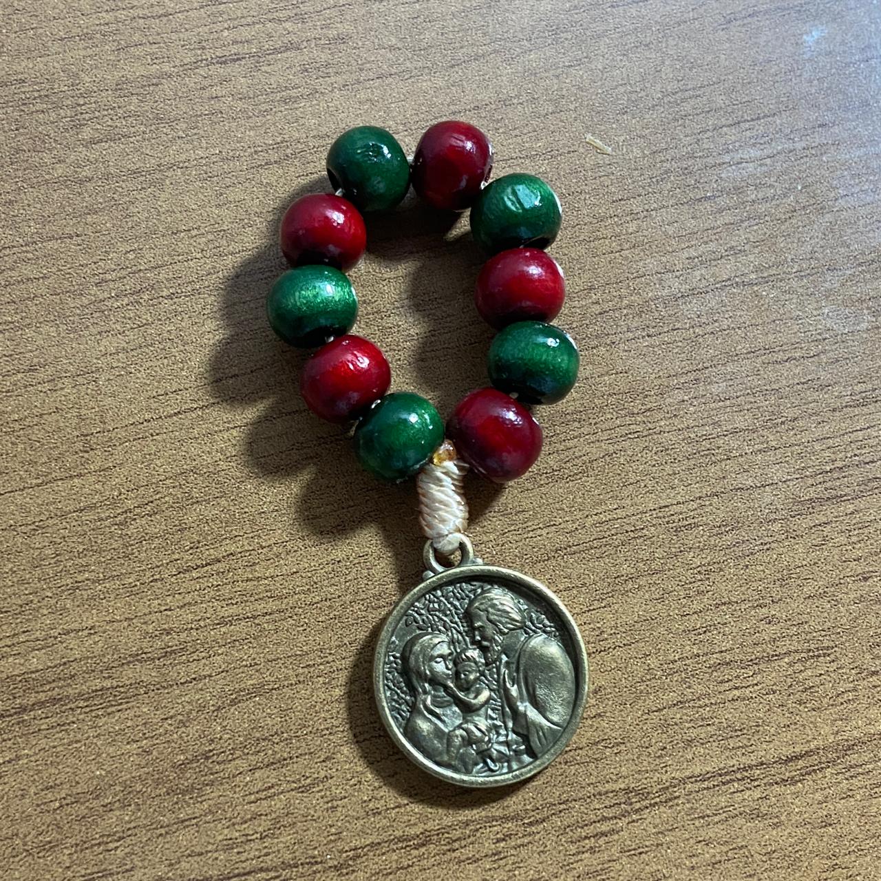 DEZENA DE DEDO MADEIRA COM MEDALHA OURO VELHO SAGRADA FAMÍLIA  (3 UNIDADES)