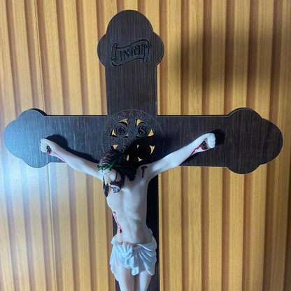 CRUCIFIXO MDF DE MESA MEDALHA SÃO BENTO COM CRISTO DE RESINA NACIONAL MOD1 36CM (1 UNIDADE)