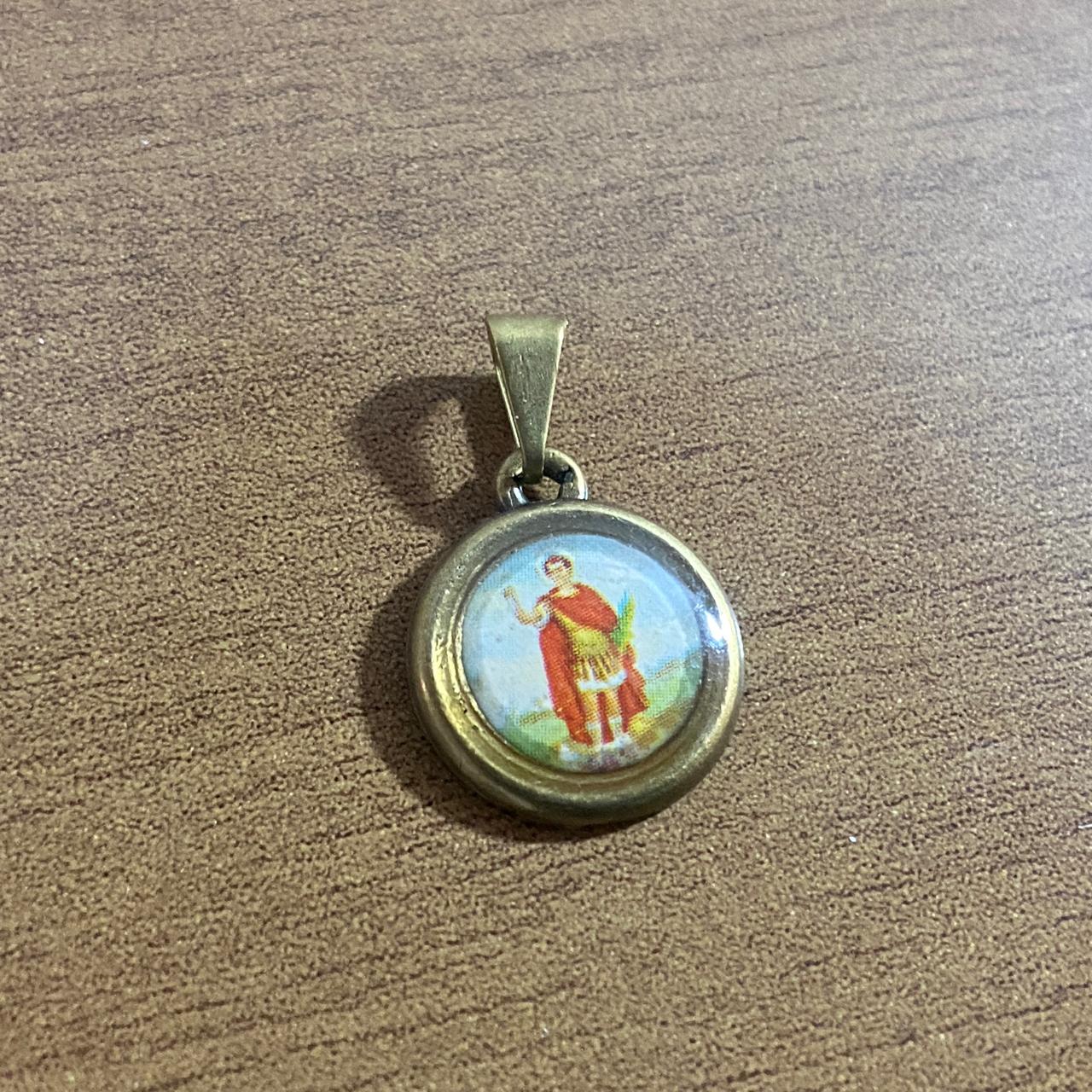 PINGENTE OURO VELHO REDONDO RESINADO SANTO EXPEDITO  (6 UNIDADES)