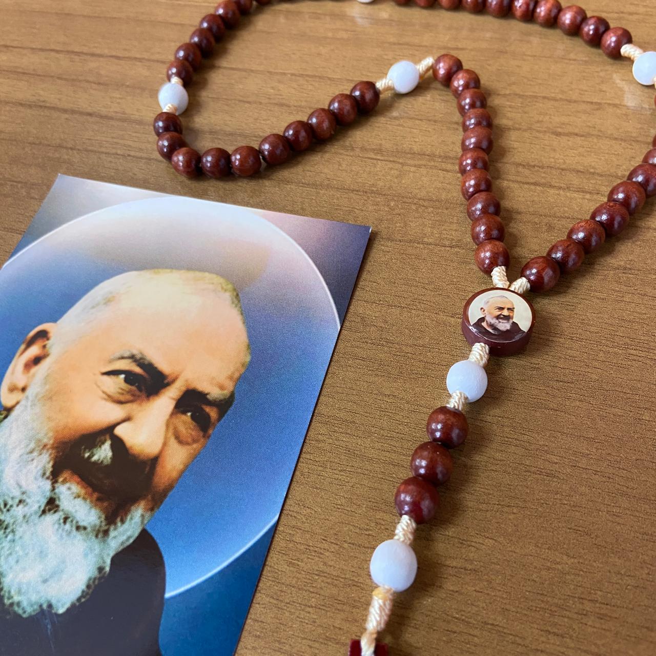 TERÇO DE MADEIRA SANTO PADRE PIO (3 UNIDADES)