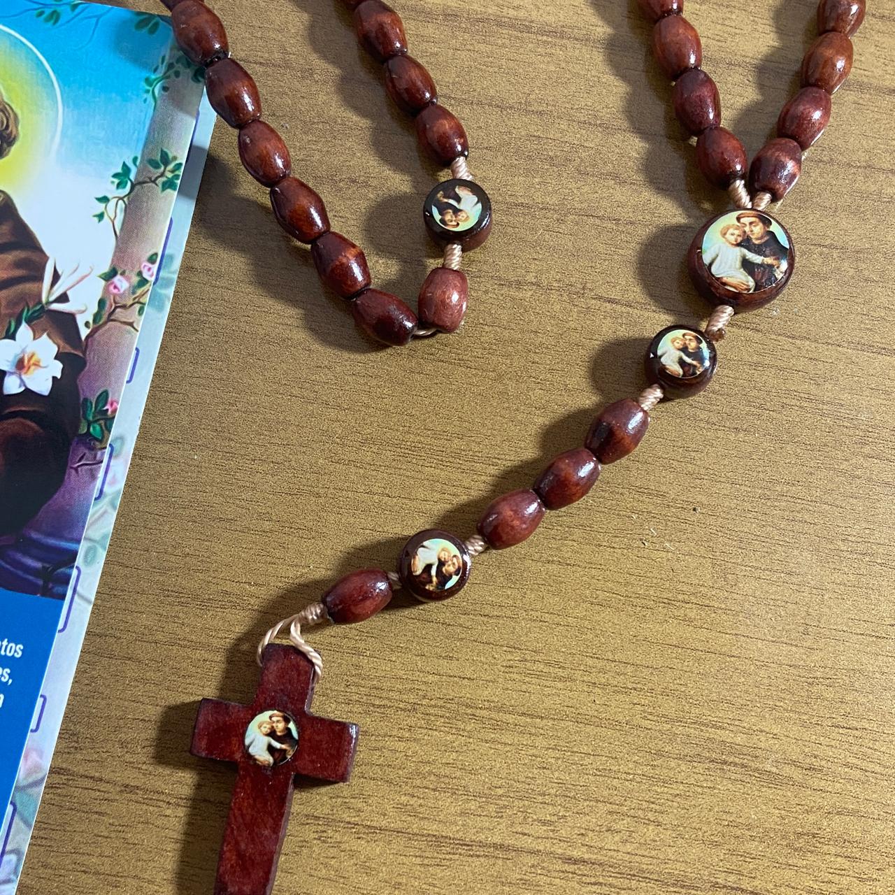 TERÇO DE MADEIRA SANTO ANTÔNIO 7 MEDALHAS 08MM MOD2 (3 UNIDADES)