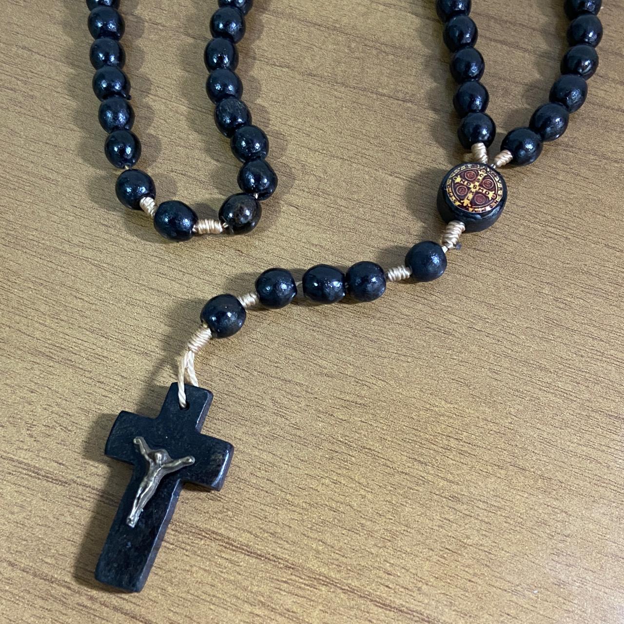 TERÇO DE MADEIRA SÃO BENTO PRETO 08MM (12 UNIDADES)