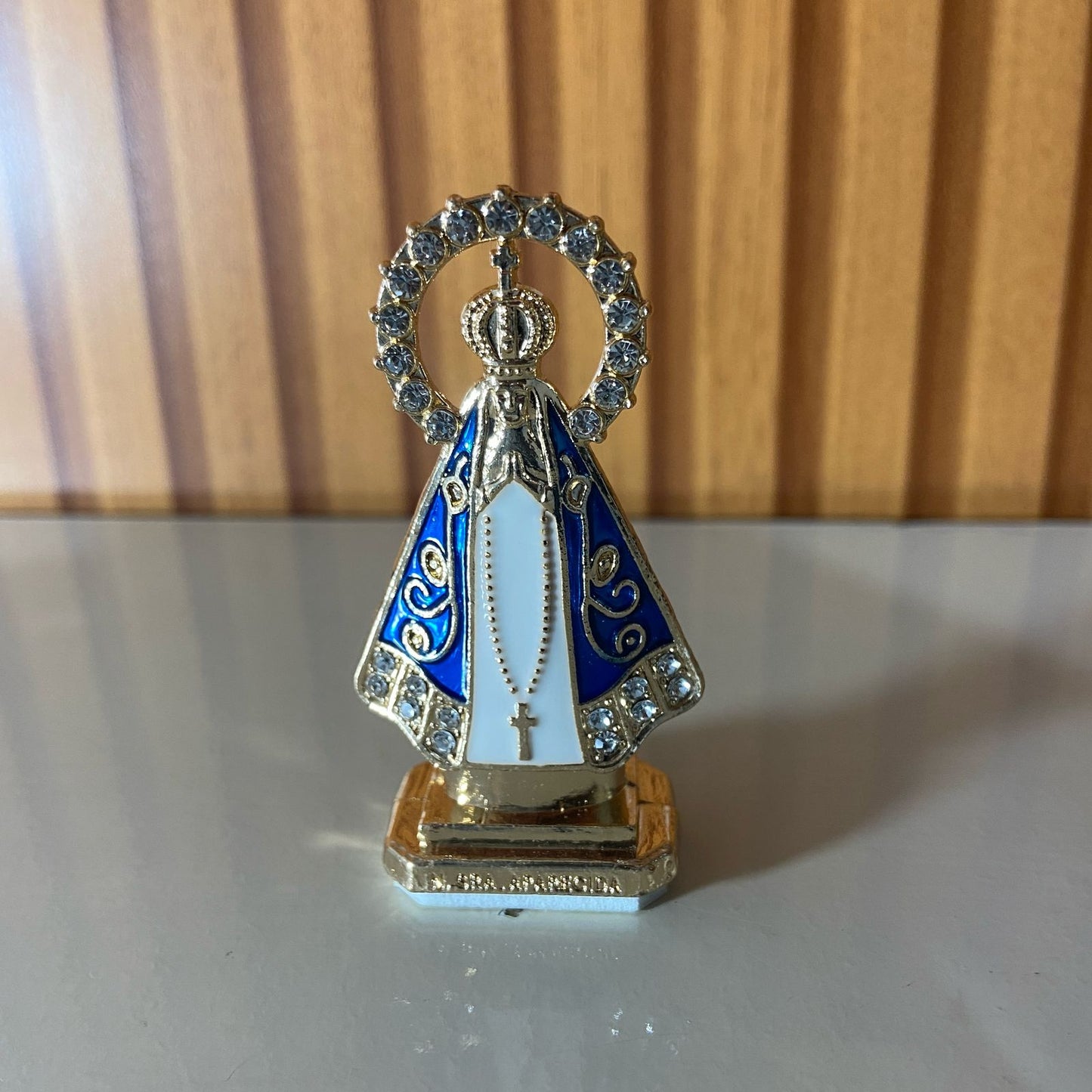 IMAGEM NOSSA SENHORA APARECIDA COM AUREOLA PARA CARRO BRANCO 06CM  (12 UNIDADES)