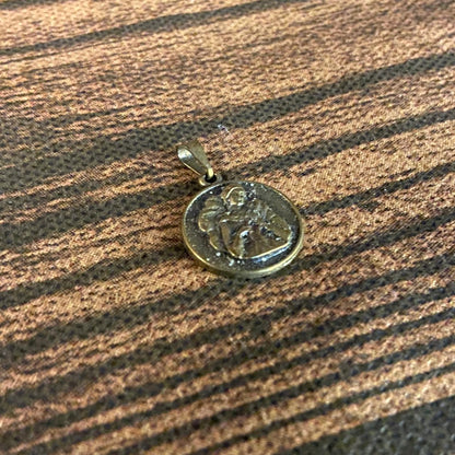 PINGENTE REDONDO OURO VELHO NOSSA SENHORA DOS NÓS  (6 UNIDADES)