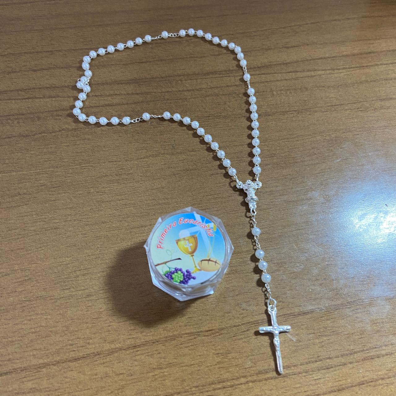 TERÇO PÉROLA NA CAIXINHA PRIMEIRA EUCARISTIA  (4 UNIDADES)