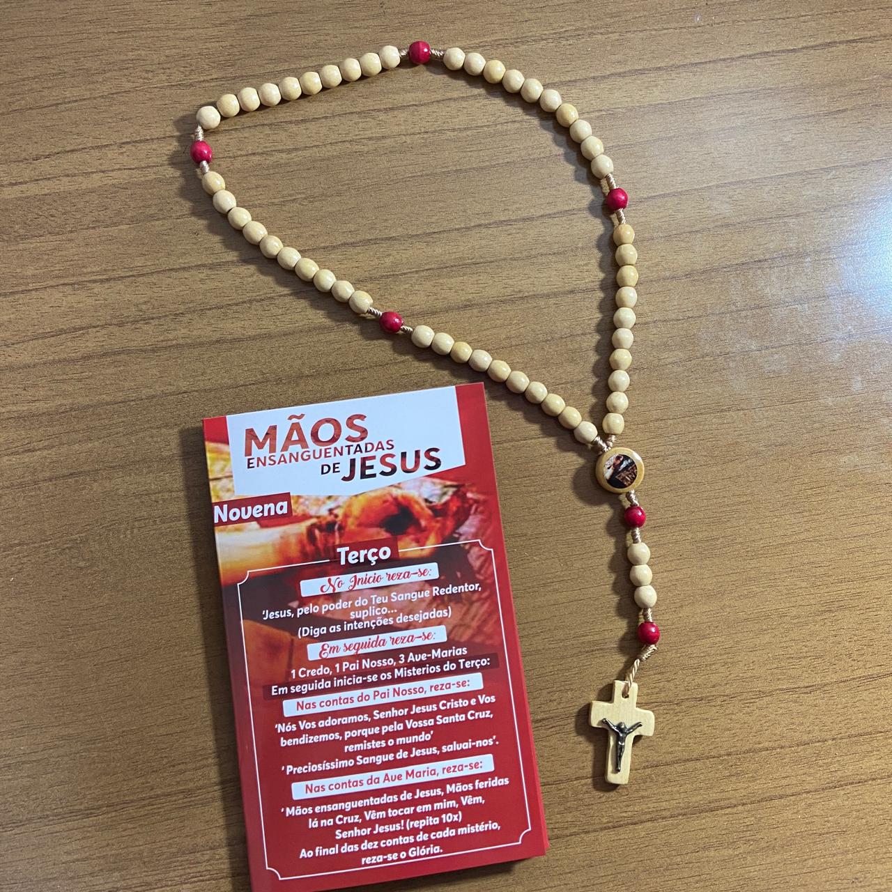 TERÇO DE MADEIRA MÃOS ENSANGUENTADAS DE JESUS 6MM MOD4 (3 UNIDADES)