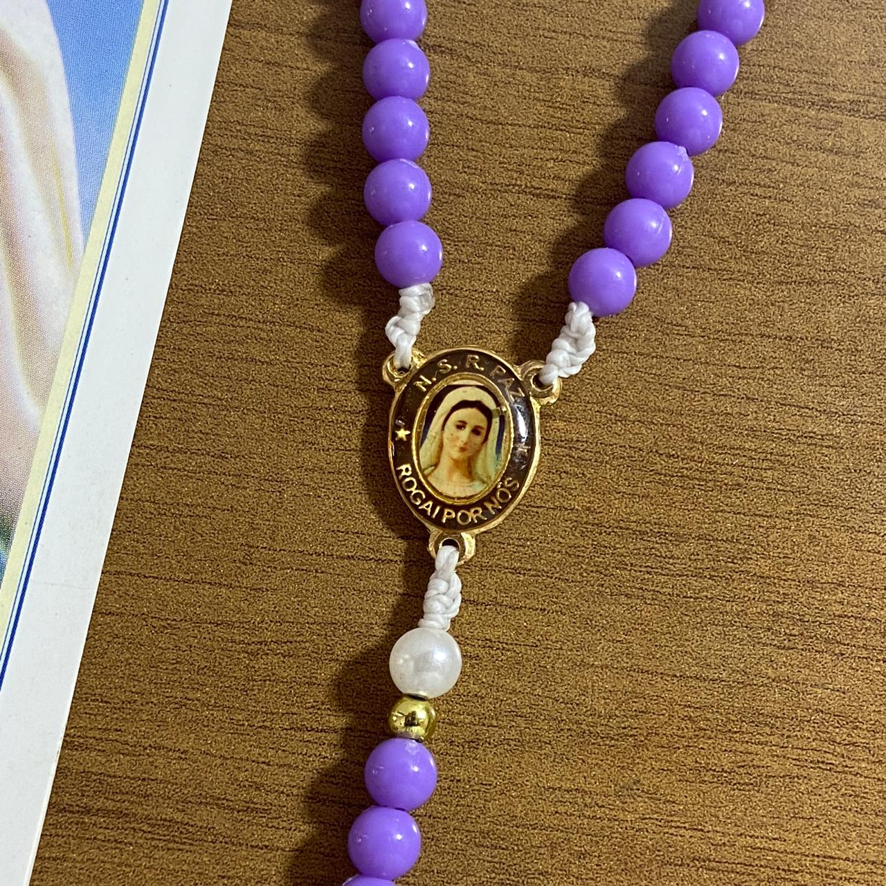 TERÇO PÉROLA ROXA  NOSSA SENHORA RAINHA DA PAZ 6MM (1 UNIDADE)