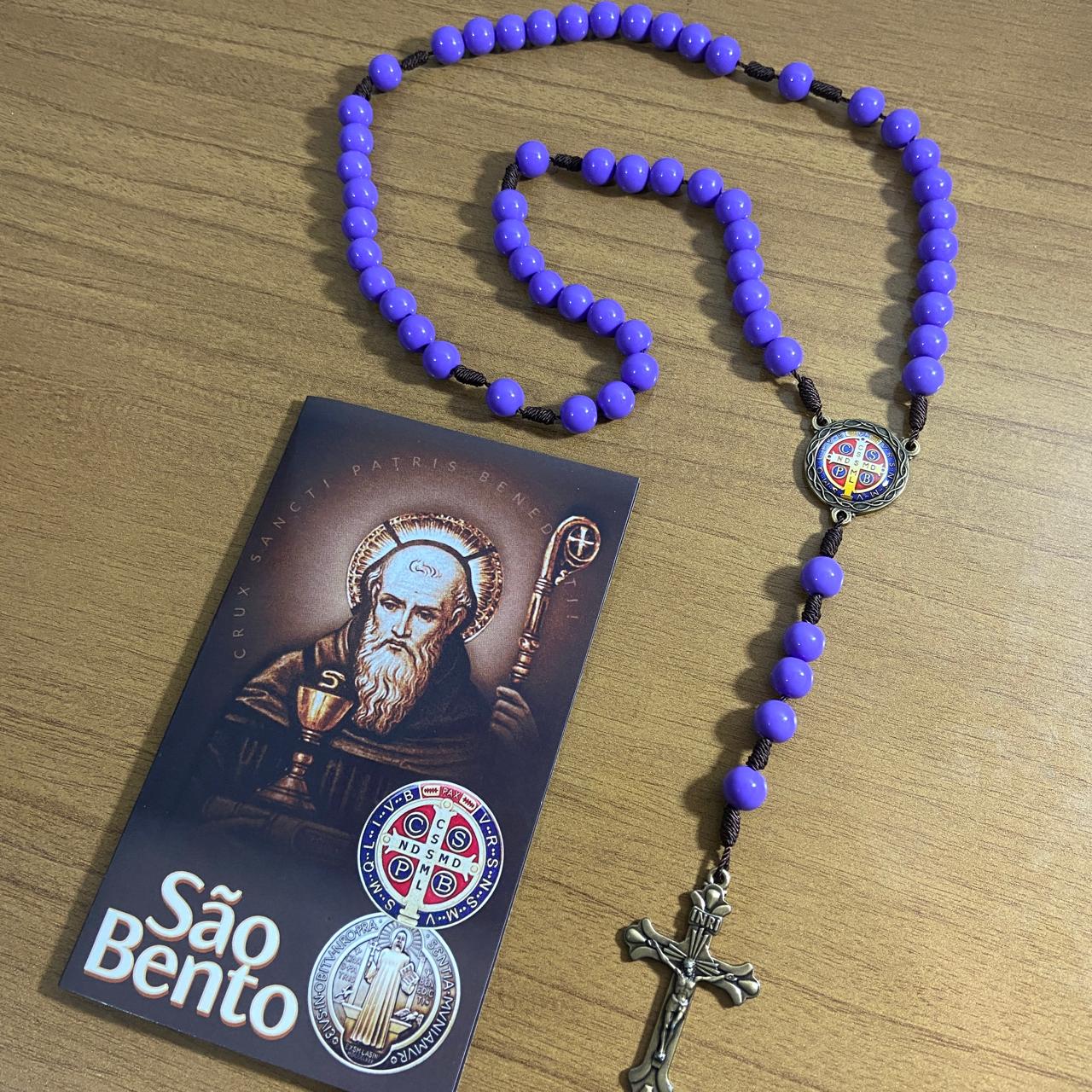 TERÇO PÉROLA ROXA CAMPISTA MEDALHA SÃO BENTO 10MM (1 UNIDADE)