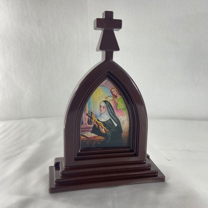 CAPELA ACRÍLICA G SANTA RITA DE CÁSSIA MARROM 18X12CM (1 UNIDADE)