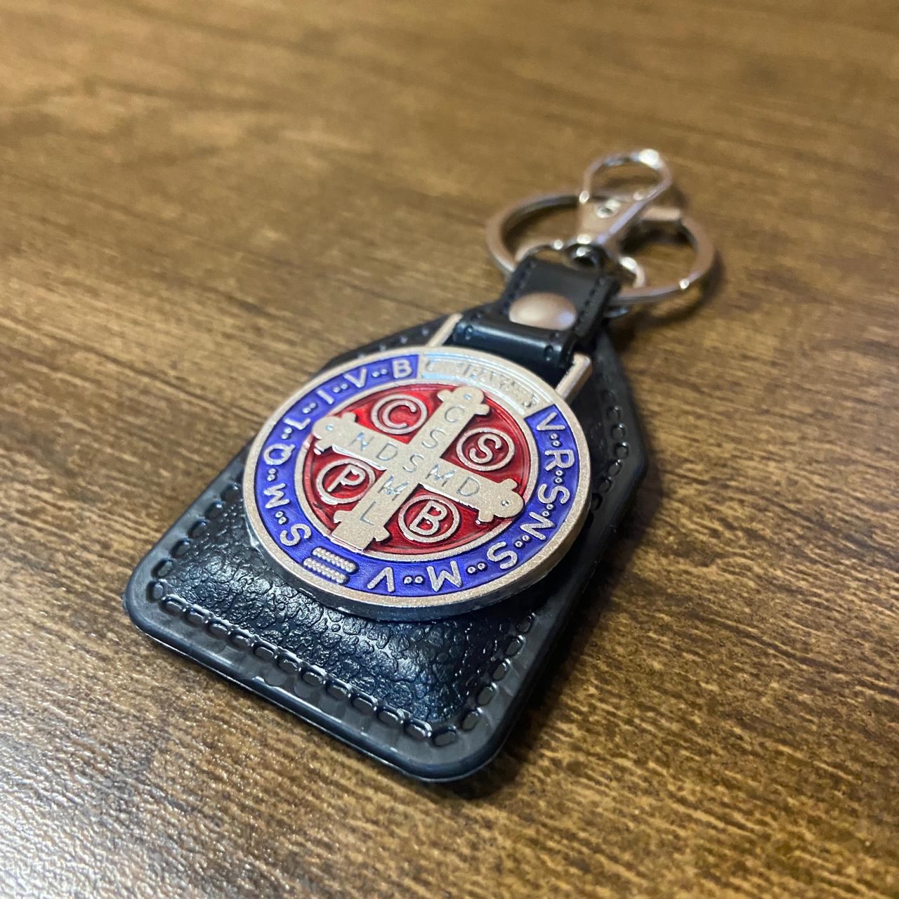 CHAVEIRO COURO COM MOSQUETE MEDALHA SÃO BENTO ( 6 UNIDADES)