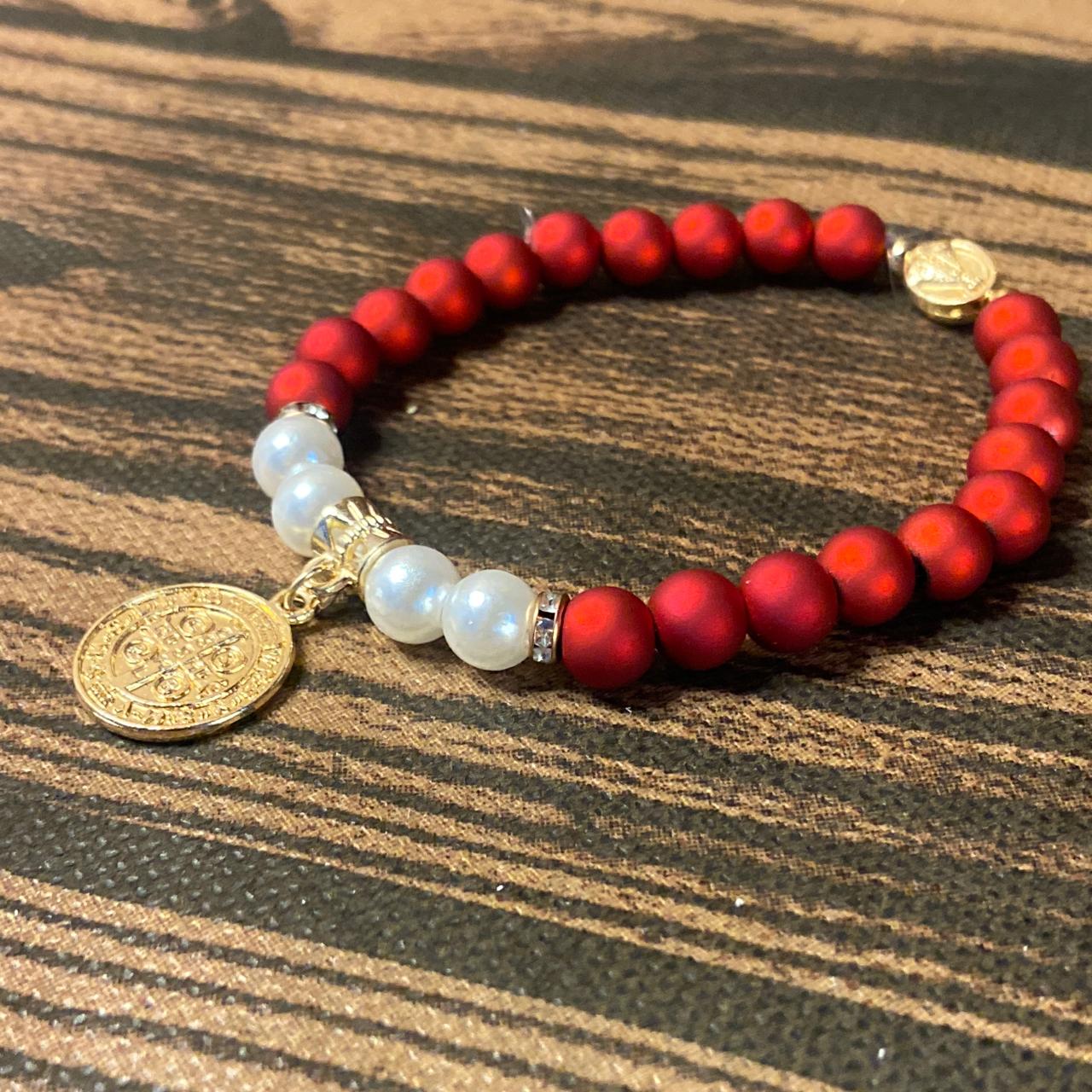 PULSEIRA PÉROLA VERMELHA COM PINGENTE MODELOS SORTIDOS  (03 UNIDADE)