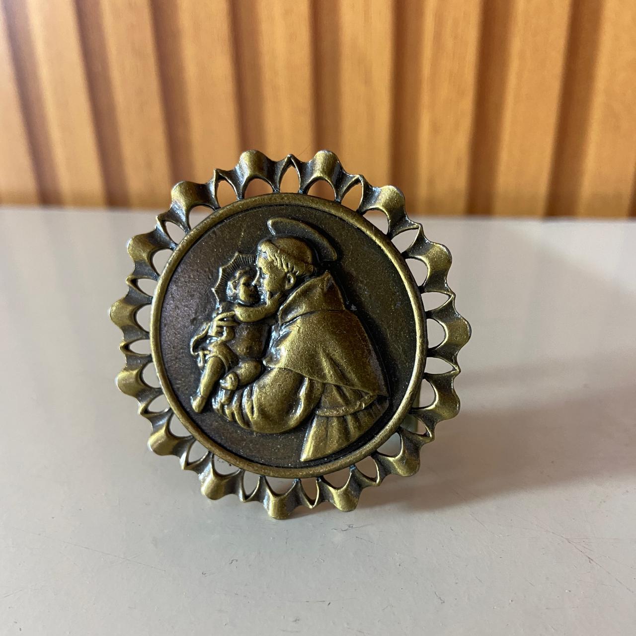 ADORNO DE MESA METAL OURO VELHO SANTO ANTÔNIO 05CM (1 UNIDADE)