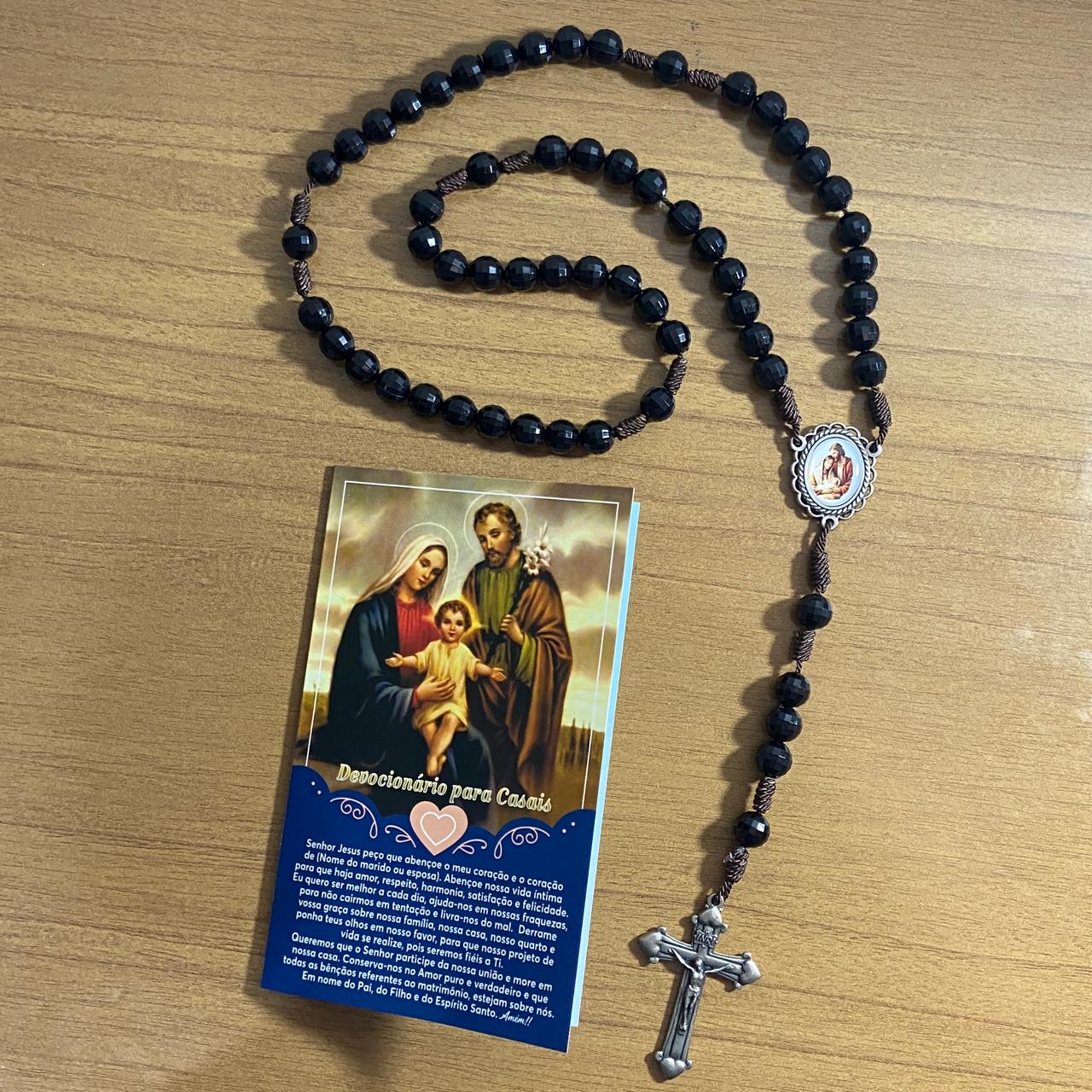 TERÇO CRAVEJADO PRETO SAGRADA FAMÍLIA 10MM (1 UNIDADE)