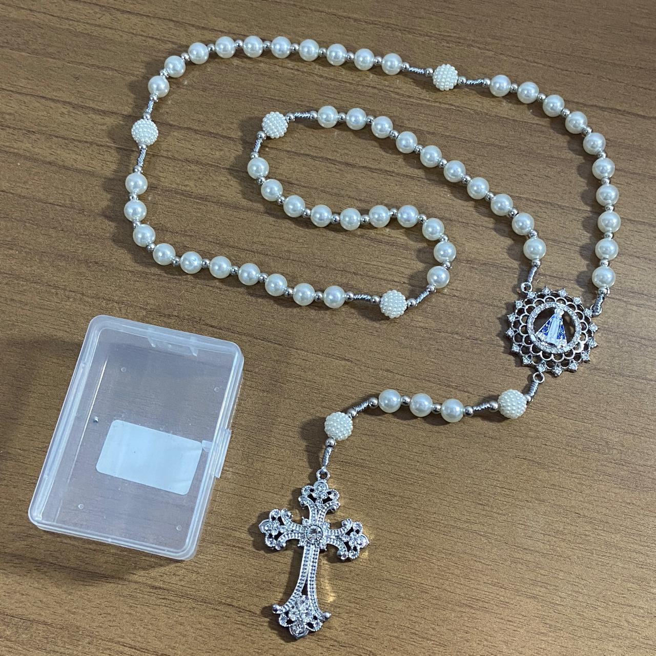 TERÇO DE NOIVA PRATEADO PÉROLA NOSSA SENHORA APARECIDA 08MM (1 UNIDADE)