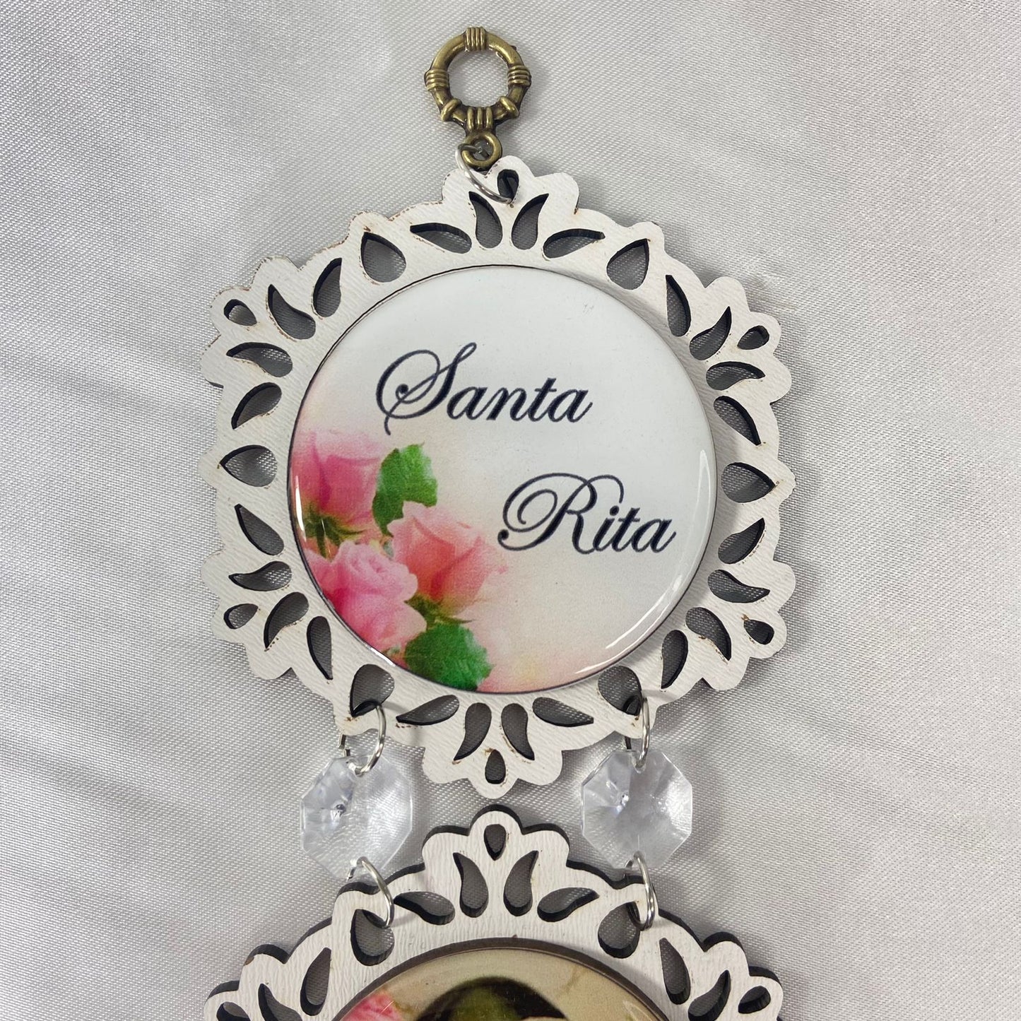 ADORNO TRIPLO REDONDO BRANCO SANTA RITA DE CÁSSIA 42CM (1 UNIDADE)