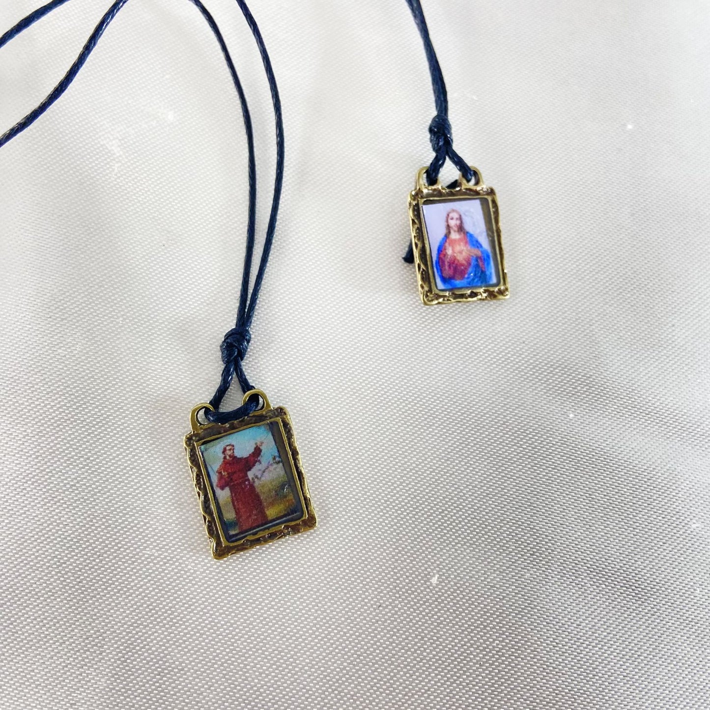 ESCAPULÁRIO DE COURO SÃO FRANCISCO DE ASSIS (12 UNIDADES)