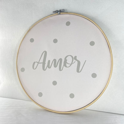 QUADRO DE TECIDO COM MOLDURA DE BAMBU AMOR BRANCO (1 UNIDADE)