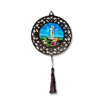 MANDALA MDF TABACO NOSSA SENHORA DE FÁTIMA COM PASTORES 26CM (1 UNIDADE)