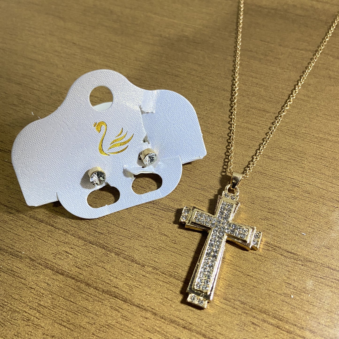 CORRENTE CRUCIFIXO COM BRINCO PONTA DE LUZ  MOD02 ( 1 UNIDADE)