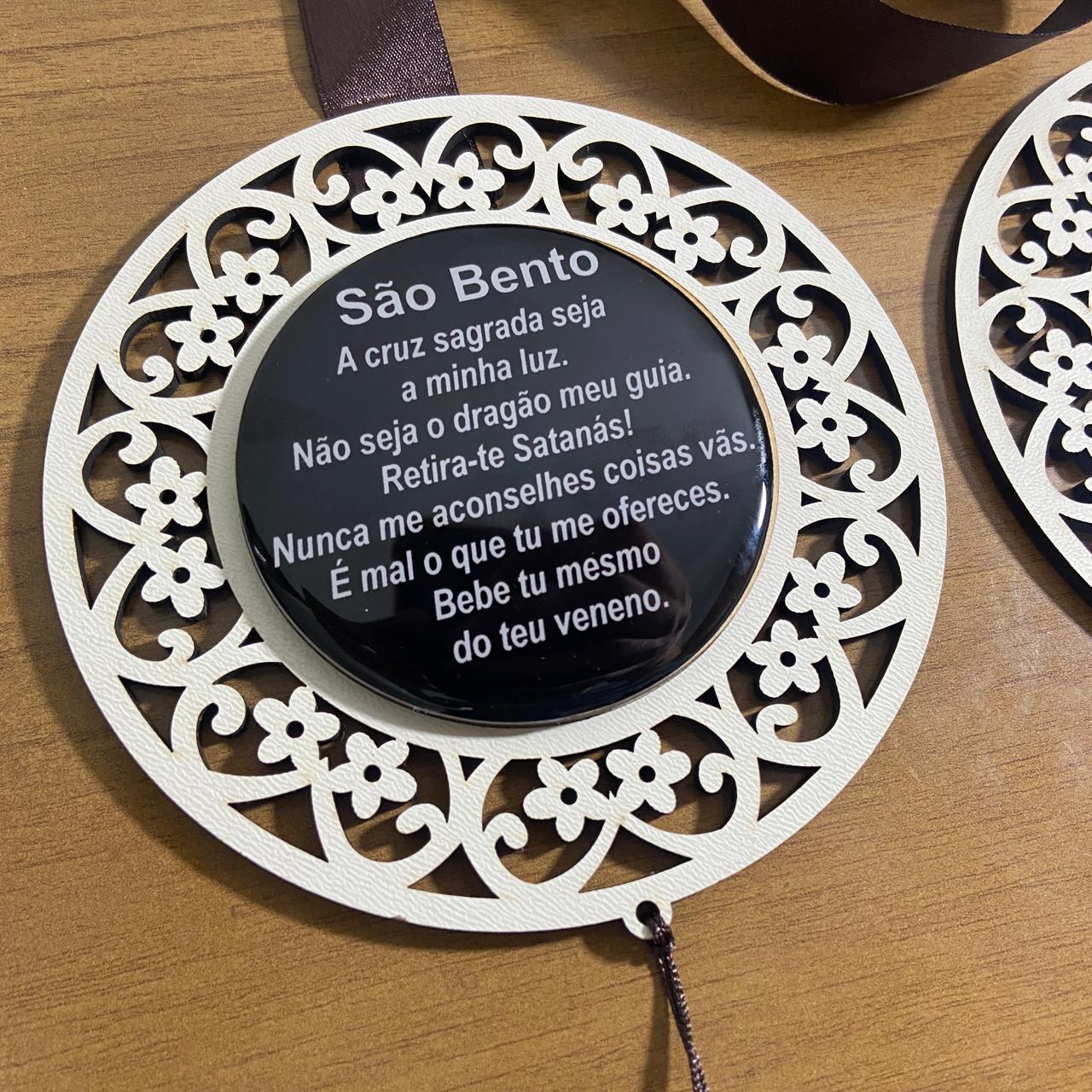 ESCAPULÁRIO DE PORTA BRANCO MEDALHA SÃO BENTO (1 UNIDADE)