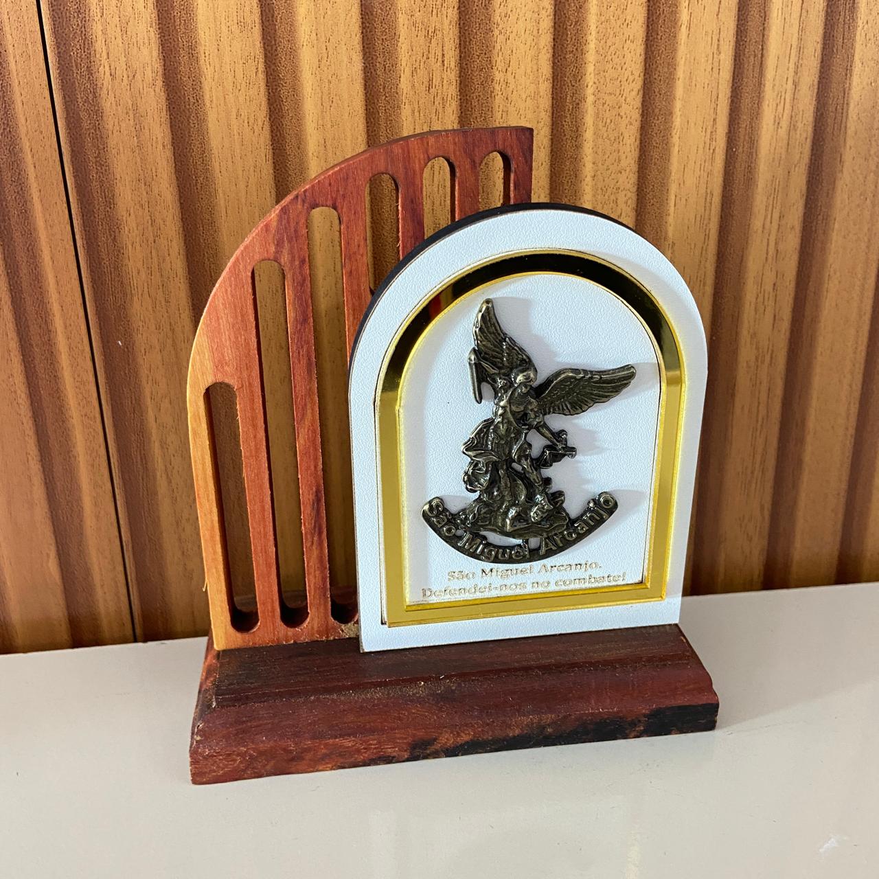 ADORNO DE MESA MADEIRA SÃO MIGUEL ARCANJO DE METAL 14CM(1 UNIDADE)