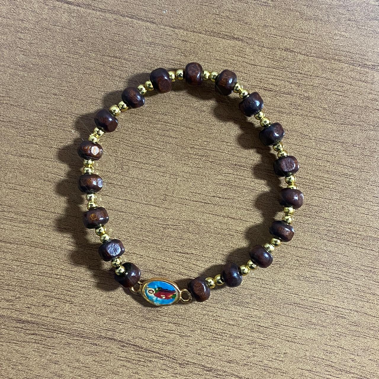 PULSEIRA DE MADEIRA COM MEDALHA SÃO JUDAS TADEU (01 UNIDADE)