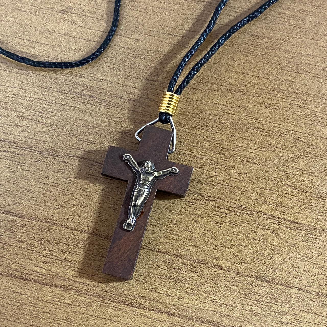 CORDÃO COM CRUCIFIXO DE MADEIRA MOD2 (12 UNIDADES)
