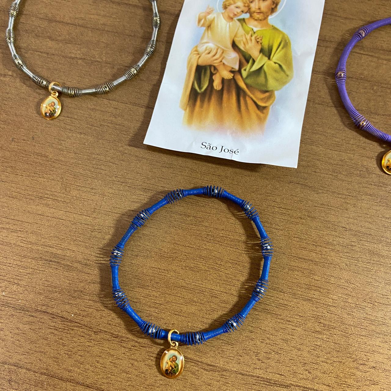 PULSEIRA DE MOLA COM MEDALHA SÃO JOSÉ CORES SORTIDAS  (3 UNIDADES)