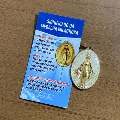 MEDALHA MILAGROSA RESINADA NOSSA SENHORA DAS GRAÇAS BRANCA COM FOLHETO (1 UNIDADE)
