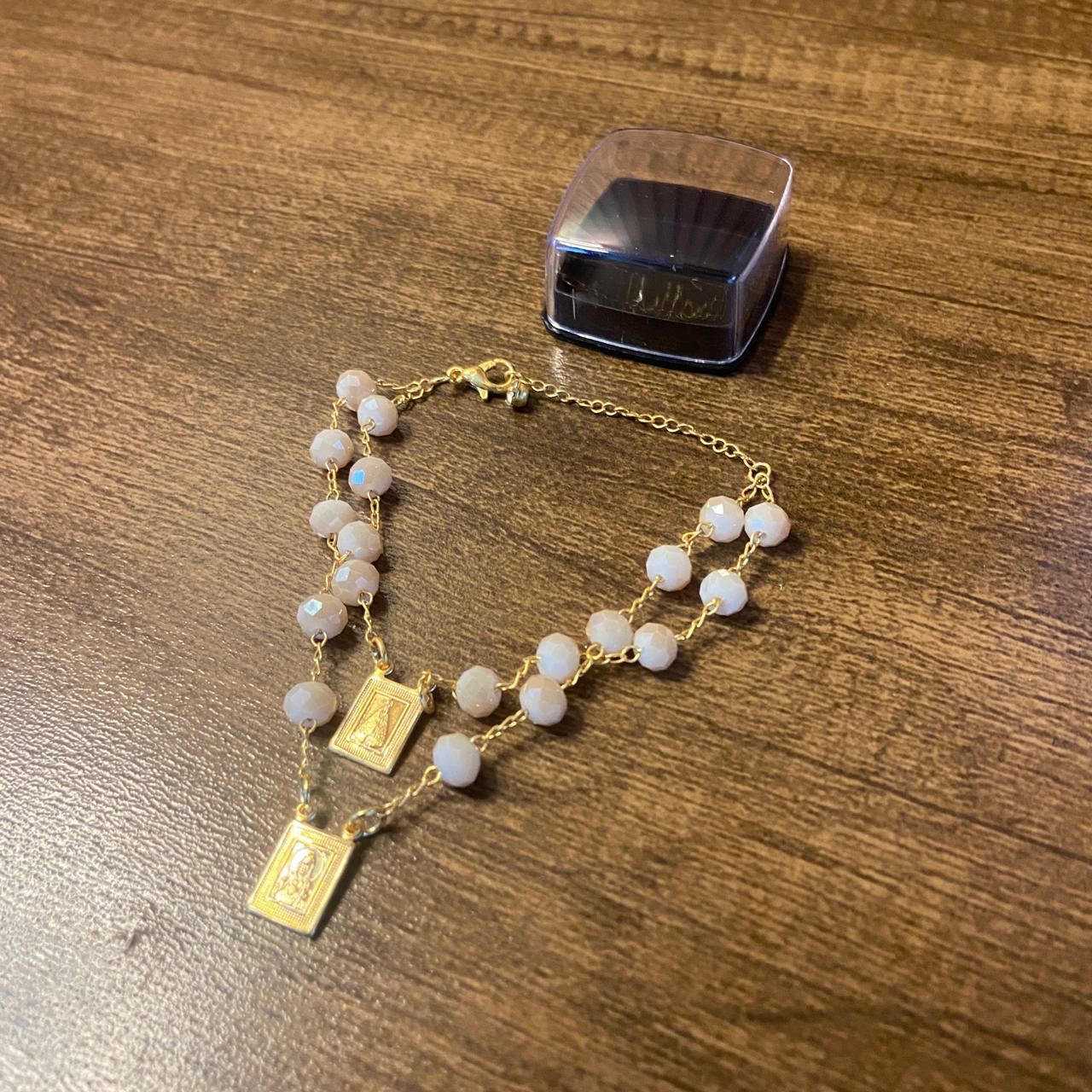 PULSEIRA ESCAPULARIO CRISTAL BEGE LEITOSO (3 UNIDADES)