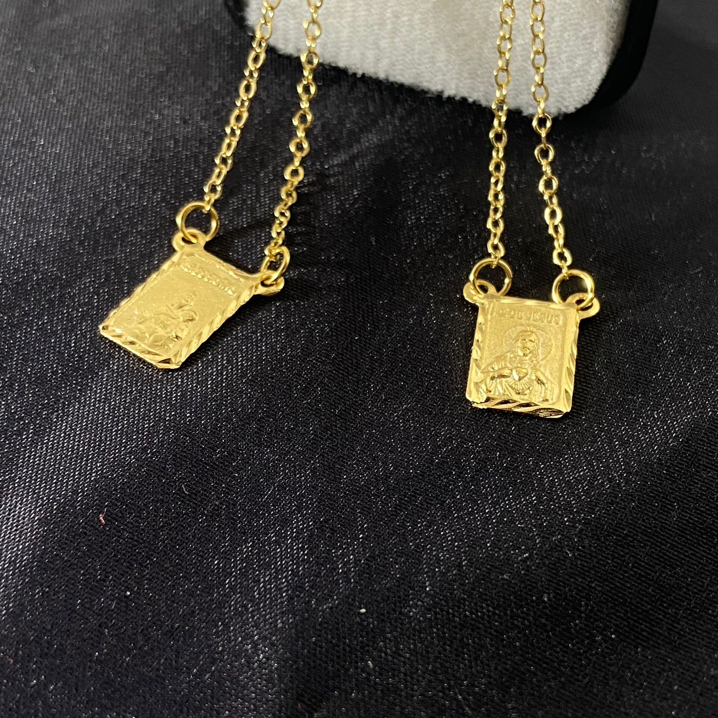 ESCAPULÁRIO DOURADO SAGRADO CORAÇÃO DE JESUS E NOSSA SENHORA DO CARMO M  (3 UNIDADES)