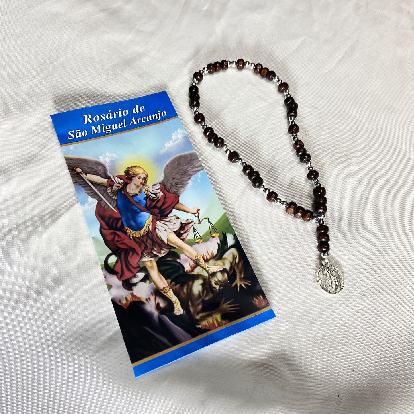 ROSÁRIO DE MADEIRA SÃO MIGUEL ARCANJO PRATEADO (1 UNIDADE)