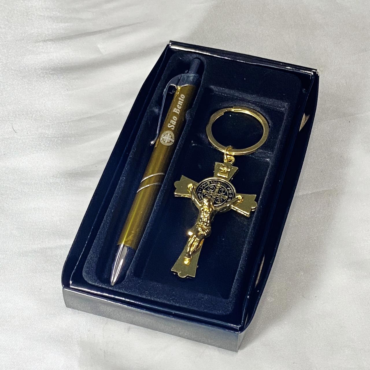 KIT CANETA COM CHAVEIRO CRUCIFIXO MEDALHA SÃO BENTO ( 1 UNIDADE)