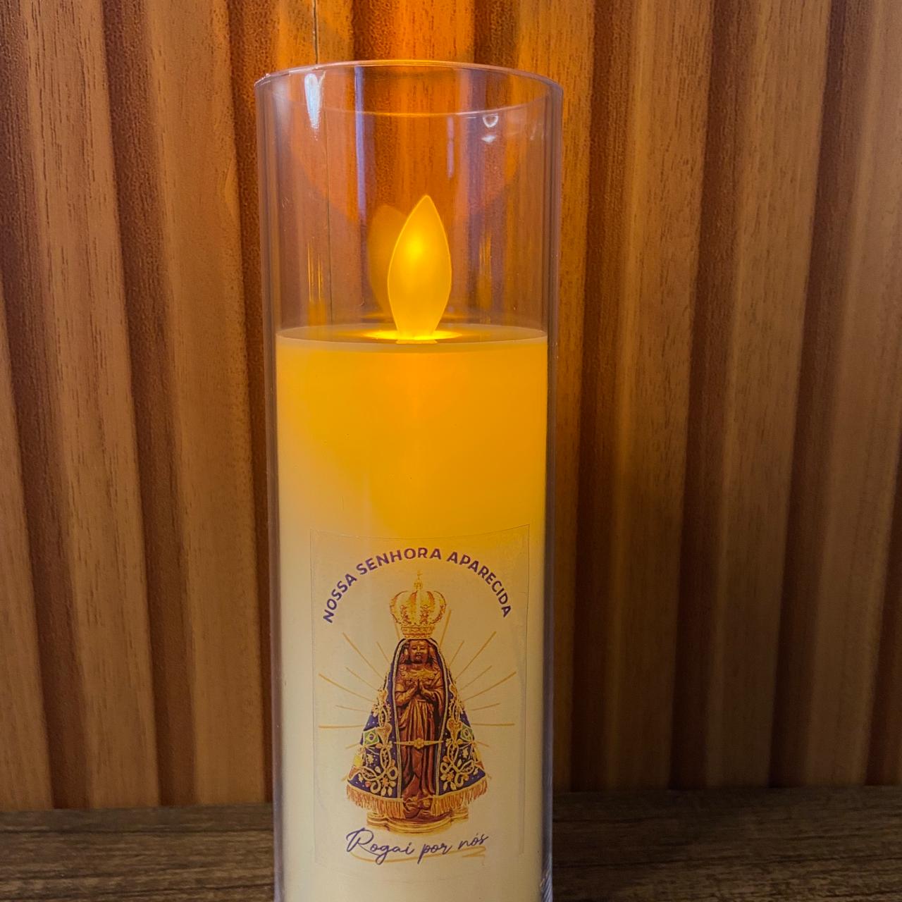 VELA ELETRÔNICA NO COPO DE ACRÍLICO NOSSA SENHORA APARECIDA 15CM (1 UNIDADE)