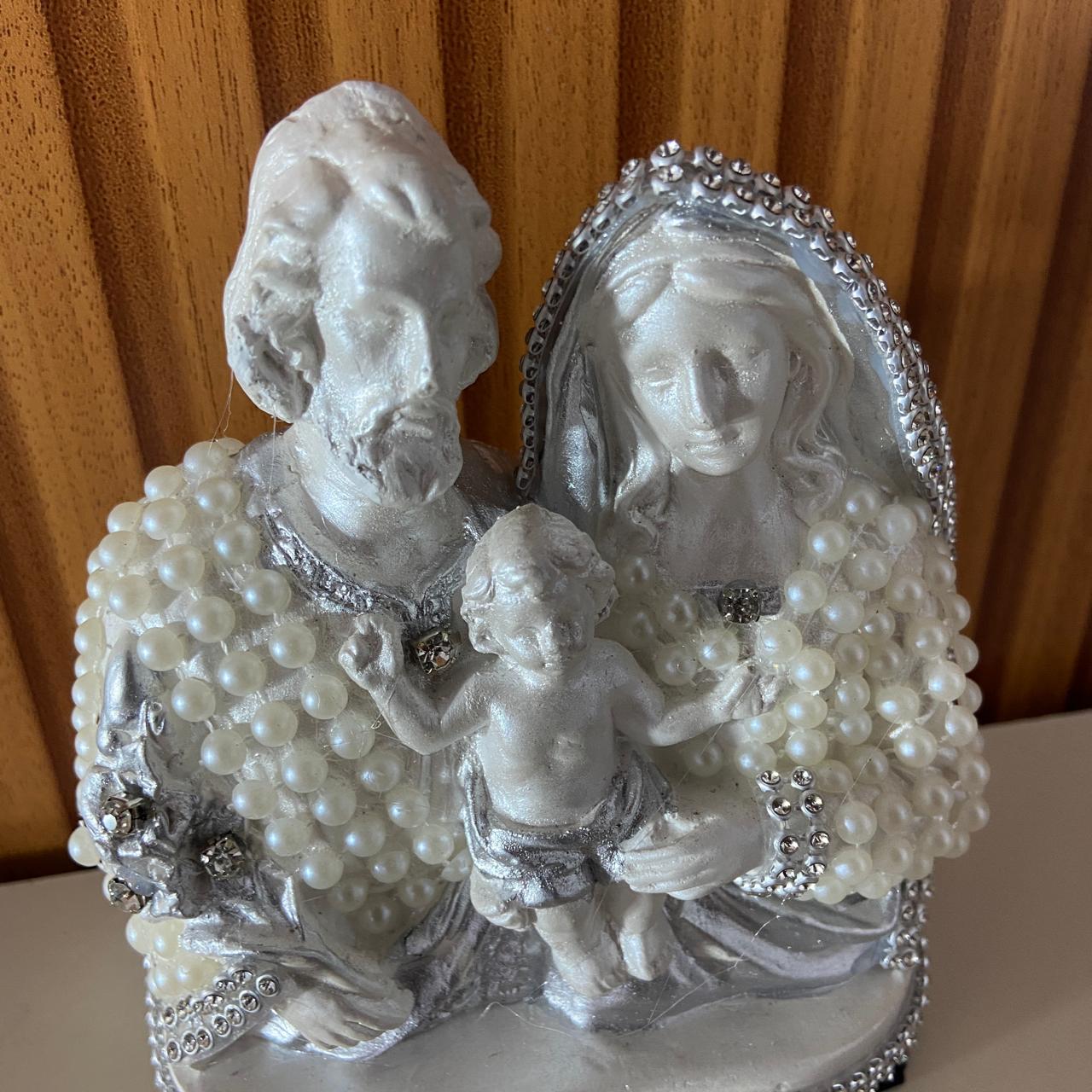 BUSTO DE GESSO SAGRADA FAMÍLIA BRANCO COM PÉROLA E STRASS PRATA 14CM MOD2 (1 UNIDADE)