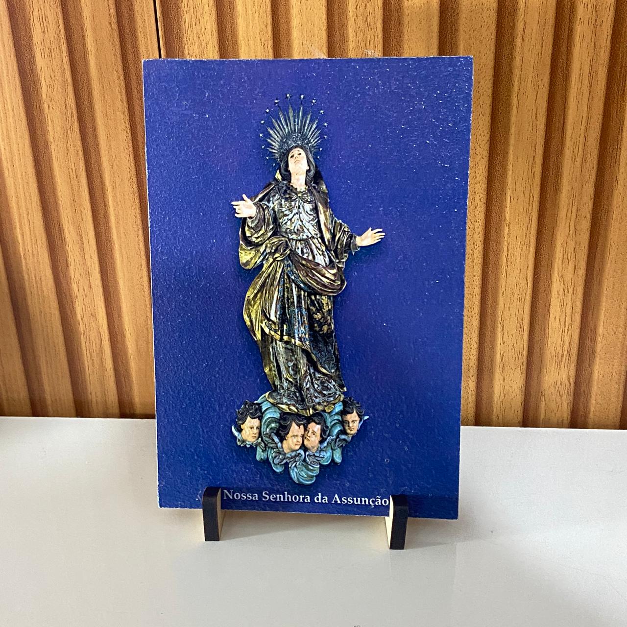 PLAQUINHA DE MESA MDF RESINADO NOSSA SENHORA DA ASSUNÇÃO 19CM x 13CM  (1 UNIDADE)