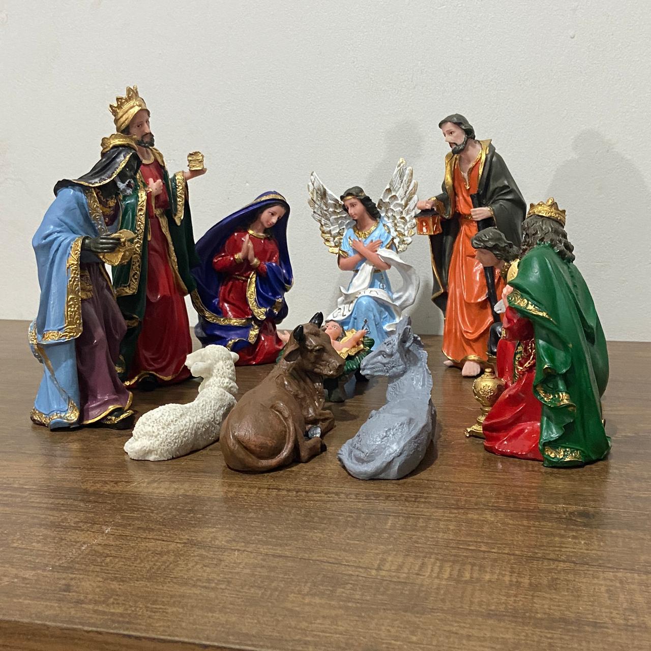 PRESÉPIO DE RESINA NACIONAL 11 PEÇAS - 22CM (CONJUNTO)