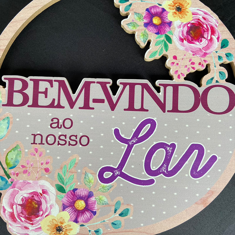 QUADRO DECORATIVO BEM-VINDO AO NOSSO LAR (1 UNIDADE)