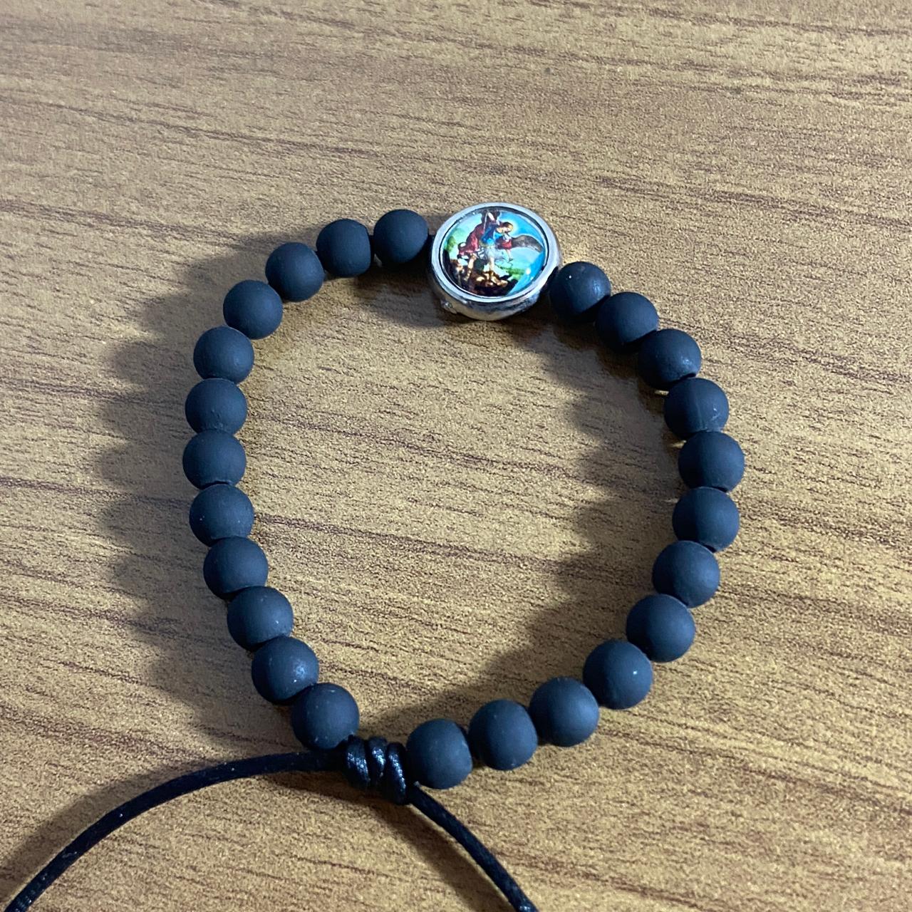 PULSEIRA EMBORRACHADA SÃO MIGUEL ARCANJO PRETA REGULÁVEL (6 UNIDADES)