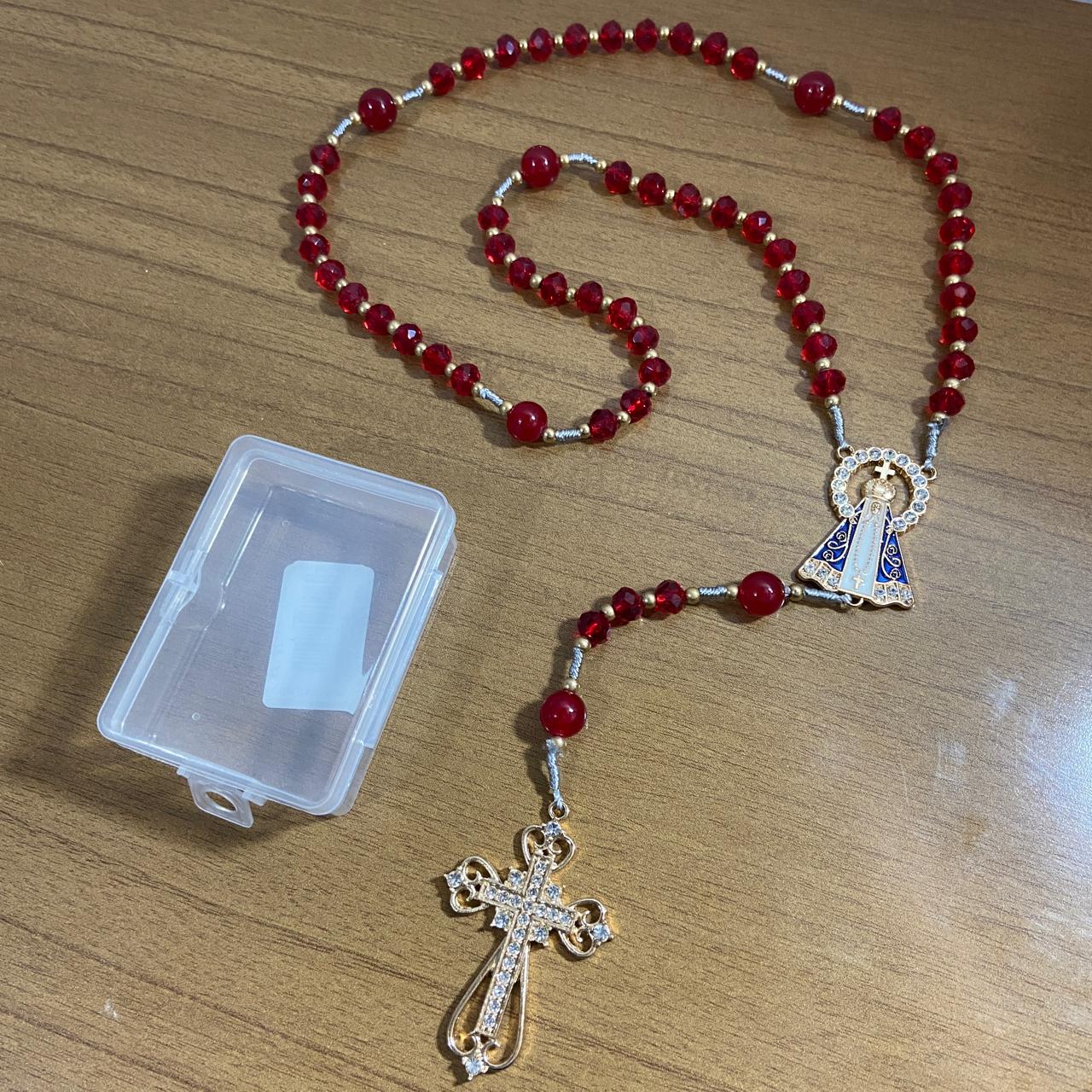 TERÇO DE NOIVA DOURADO CRISTAL VERMELHO NOSSA SENHORA APARECIDA 08MM (1 UNIDADE)