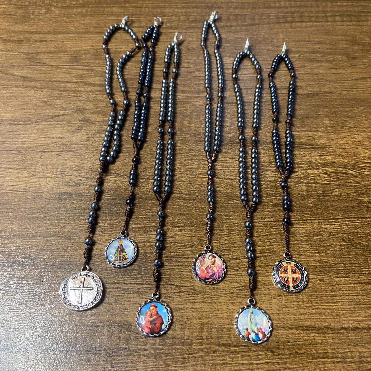 TERÇO PULSEIRA HEMATITA SANTOS SORTIDOS 4MM (6 UNIDADES)