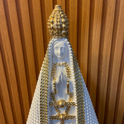 IMAGEM DE GESSO NOSSA SENHORA APARECIDA BRANCA E DOURADA COM STRASS 19,5CM (1 UNIDADE)
