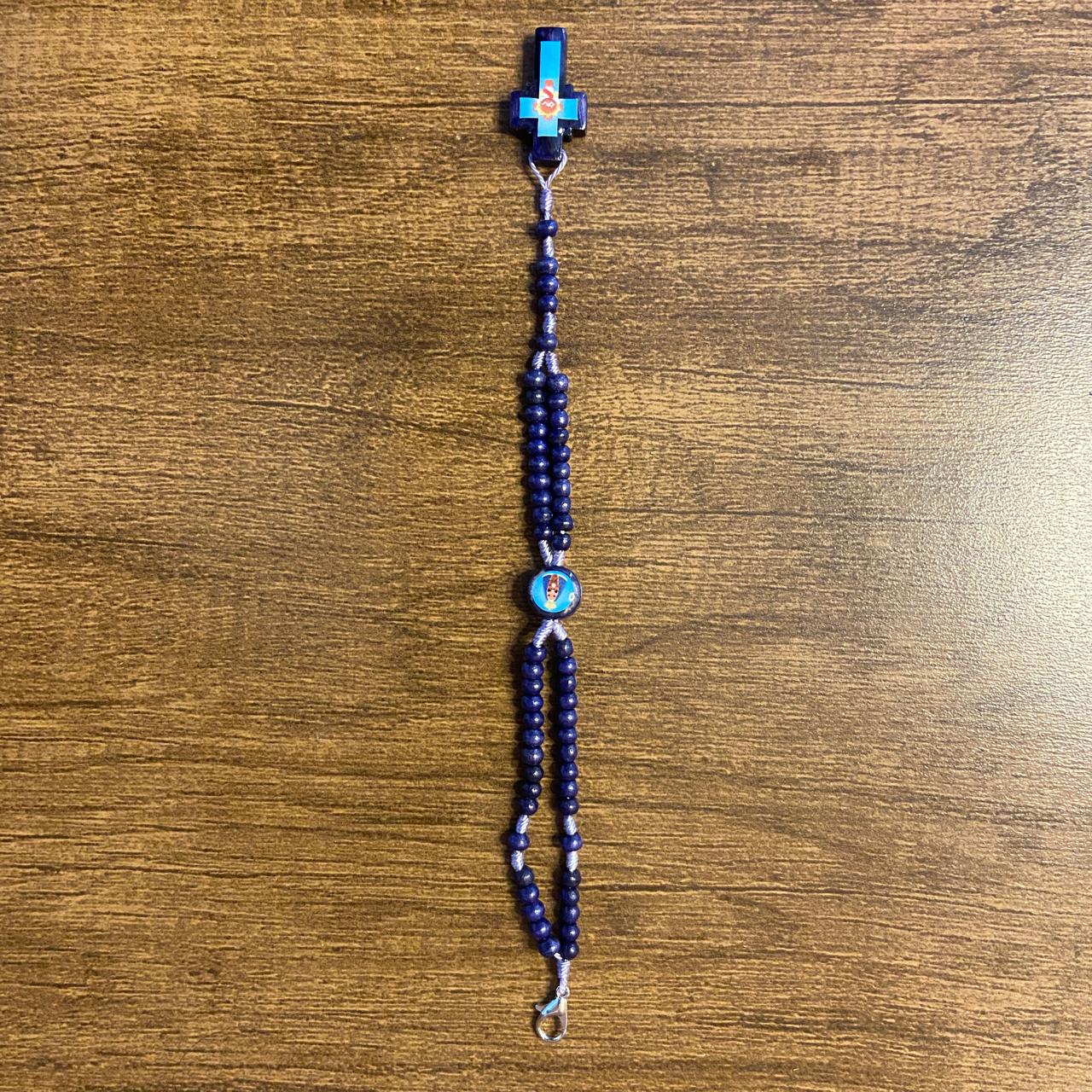 TERÇO PULSEIRA MADEIRA AZUL INFANTIL SANTOS SORTIDOS  04MM ( 12UNIDADES )