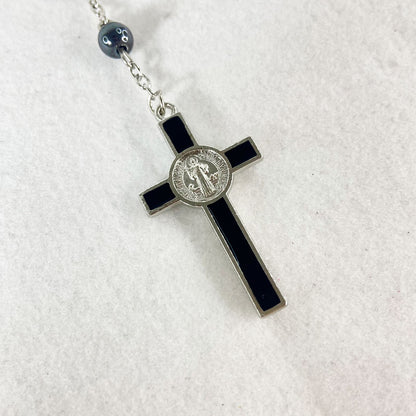 DEZENA PARA CARRO HEMATITA CRUCIFIXO MEDALHA SÃO BENTO (6 UNIDADES)