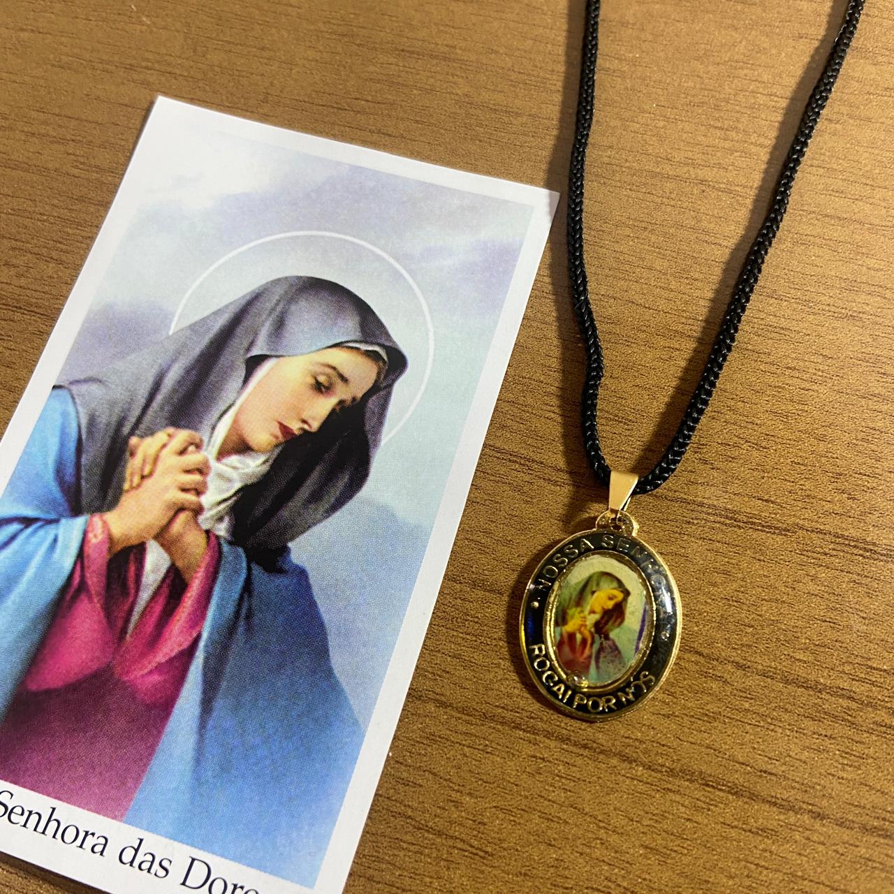 CORDÃO COM MEDALHA RESINADA NOSSA SENHORA DAS DORES (1 UNIDADES)