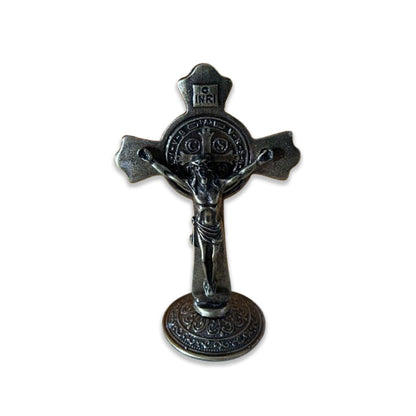 CRUCIFIXO DE MESA METAL OURO VELHO MEDALHA SÃO BENTO 11CM (1 UNIDADE)