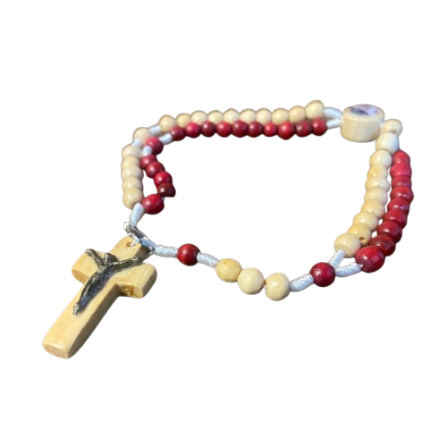 TERÇO PULSEIRA MADEIRA MISERICÓRDIA SANTOS SORTIDOS  05MM ( 12UNIDADES )
